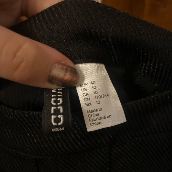 H&M Divided brand pleated mini skater skirt! - Picture 3 of 4